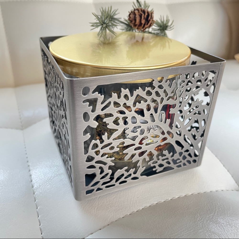 BATH AND BODY WORKS | Decorative Candle Display